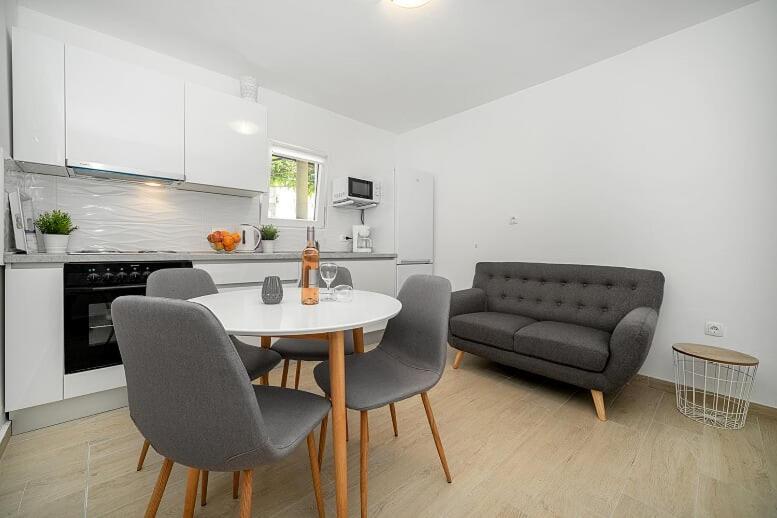 Sunshine Apartment Sovlje Tribalj Exterior foto